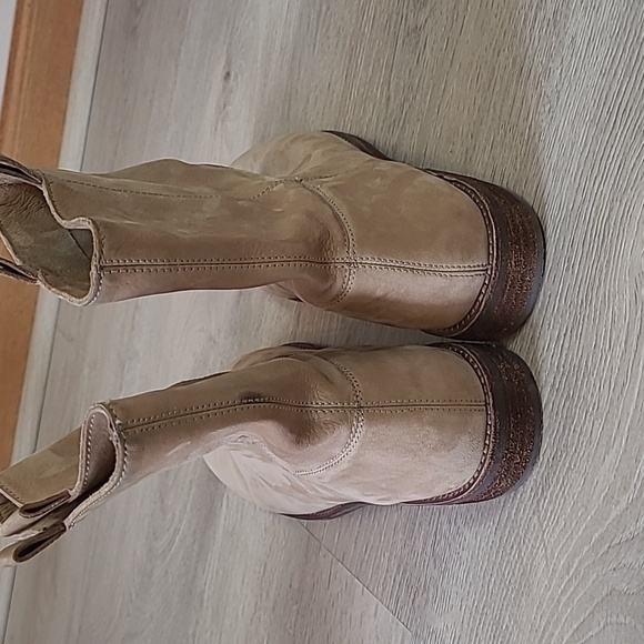 Ellen Degeneres Light Brown Ankle Booties - Picture 4 of 9